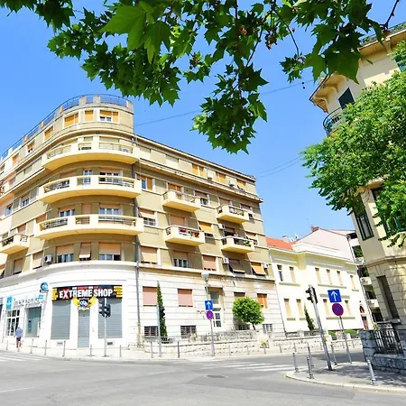 Metropole Luxury Готель типу 