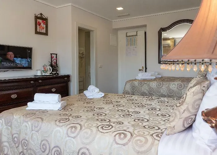 Metropole Luxury Bed & Breakfast 4*