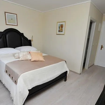 Bed and breakfast Metropole Luxury 4*