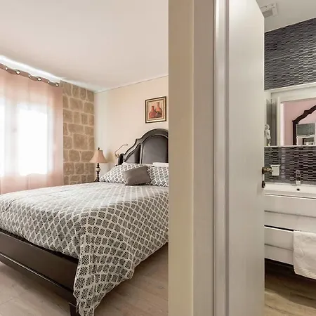 Alojamento de Acomodação e Pequeno-almoço Metropole Luxury