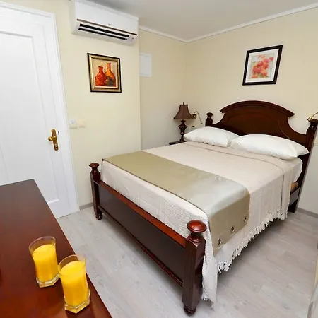 Alojamento de Acomodação e Pequeno-almoço Metropole Luxury 4*