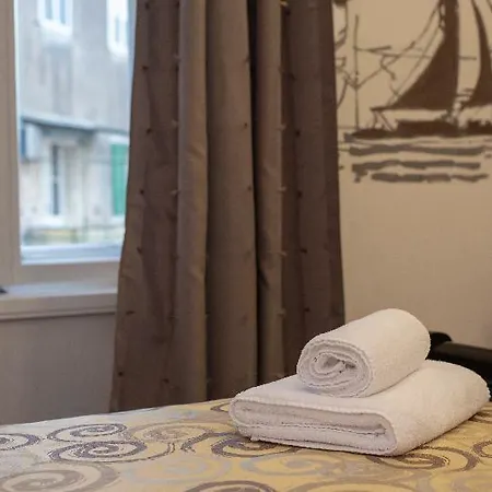 Alojamento de Acomodação e Pequeno-almoço Metropole Luxury 4*