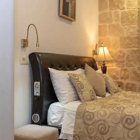 Metropole Luxury Bed & Breakfast 4*