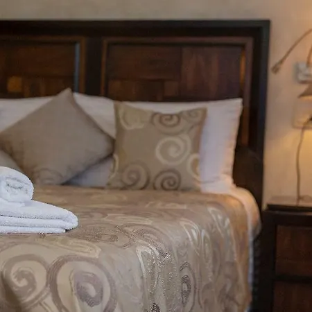 Metropole Luxury Bed & Breakfast 4*